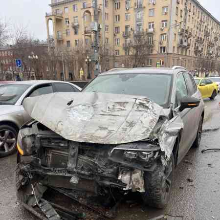 Продать битое авто Volkswagen Tiguan, 2020, 2.0, полный привод выкупили за 1750000